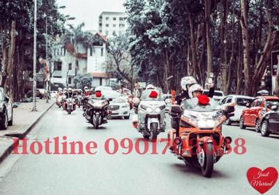 Xe mô tô phân khối lớn rước dâu trên đường phố siêu độc và lạ Xe mô tô phân khối lớn rước dâu trên đường phố siêu độc và lạ